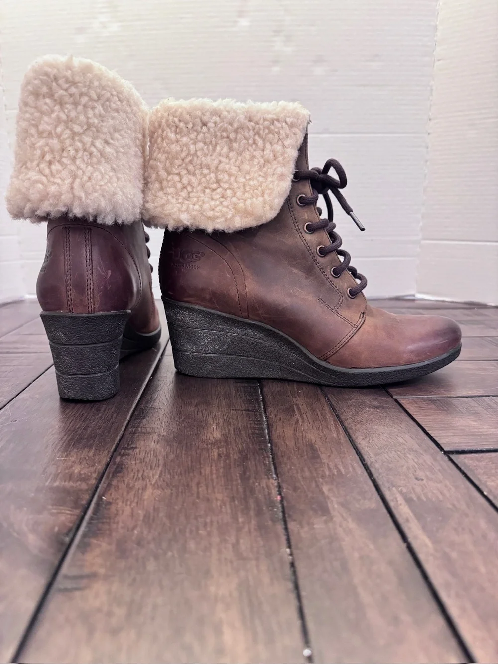 UGG Zea Wedge Winter Boots Womens Size 7 EUR 38 Brown Leather Sheepskin Gorpcore